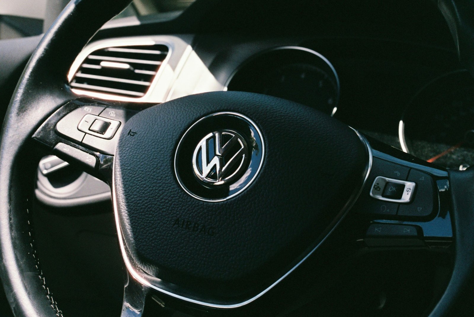 Volkswagen car key replacement and key fob service in Chicago